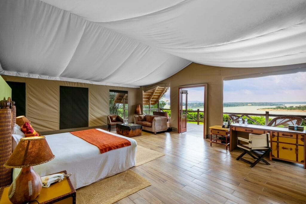 Mweya Safari Lodge - Big 5 Safari