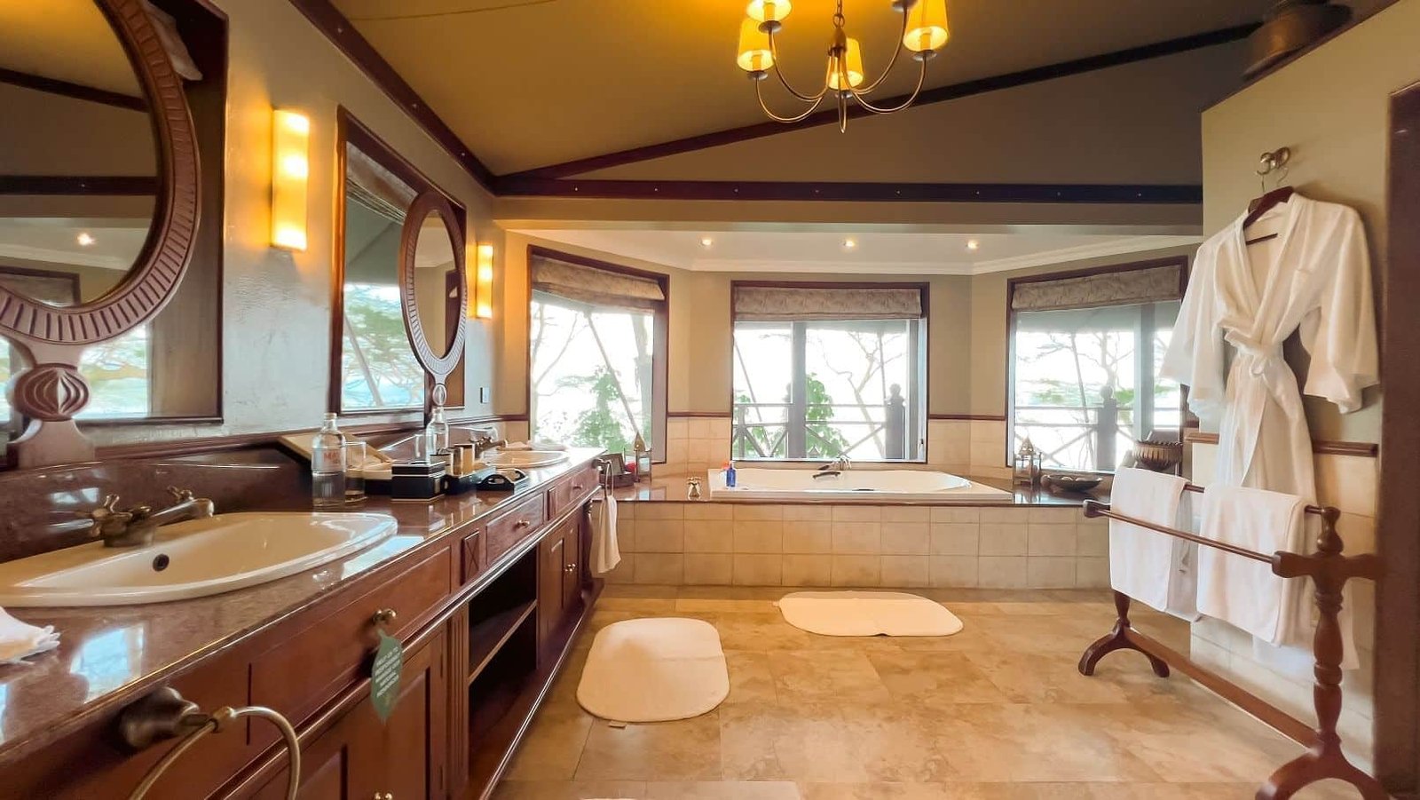 flamingo suite lake elmenteita bathroom